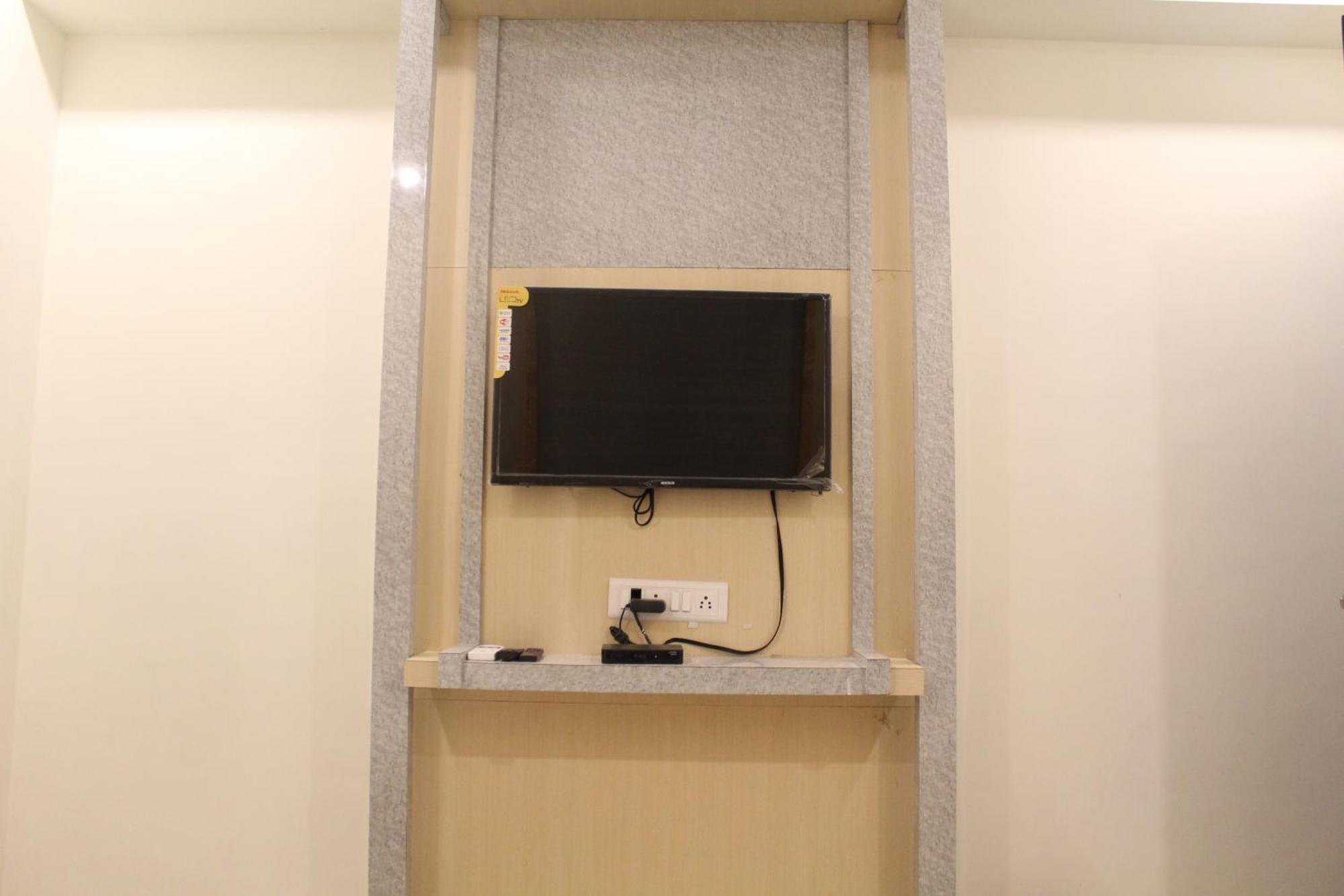 Hotel Skylark Vapi Exterior photo