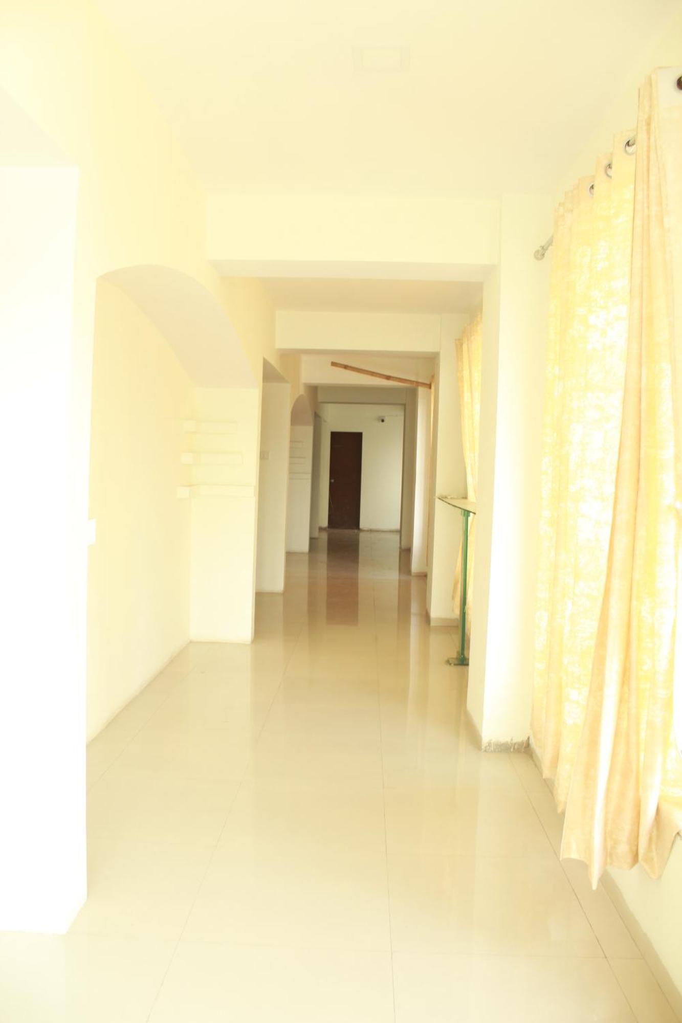 Hotel Skylark Vapi Exterior photo