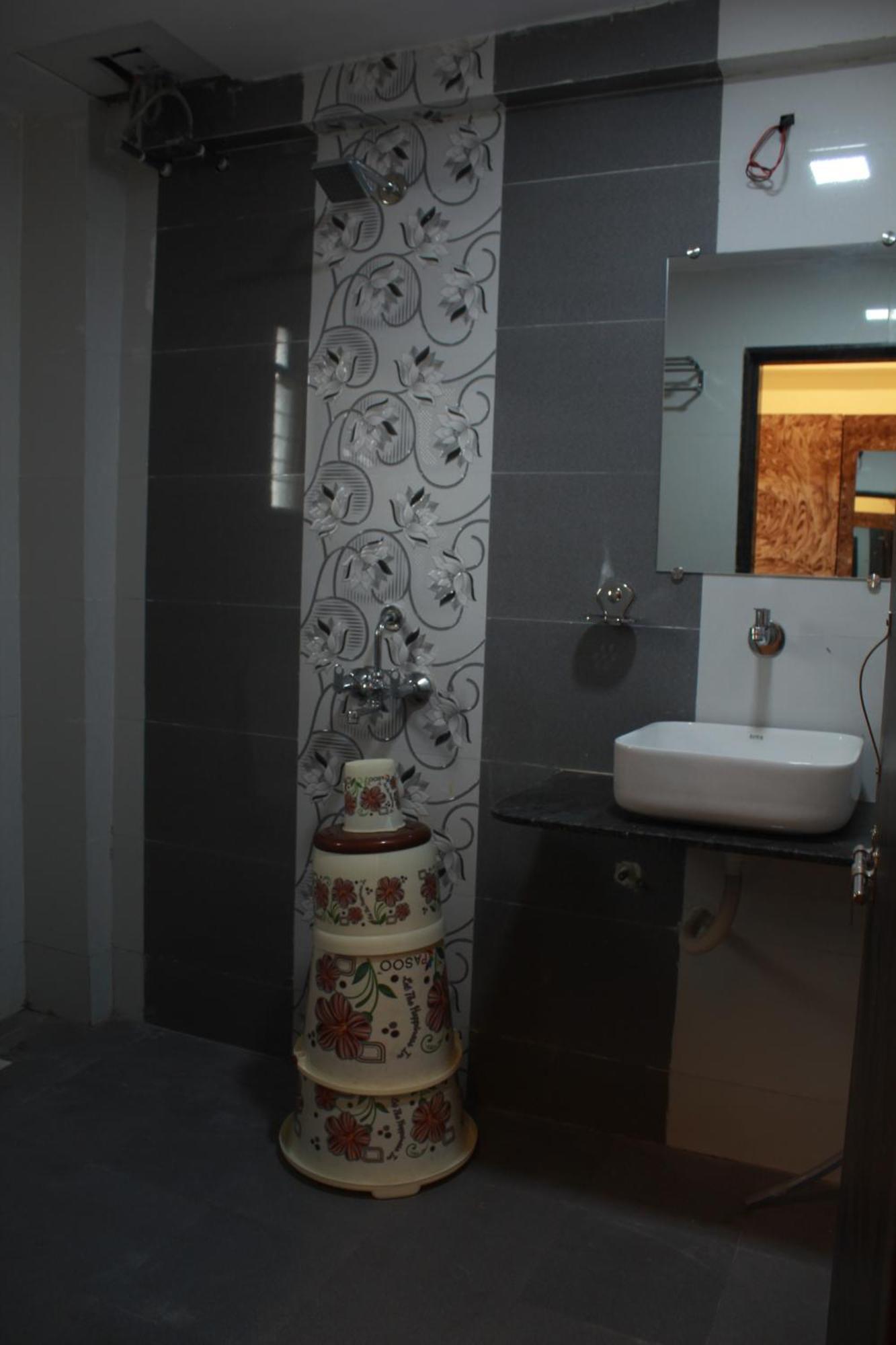 Hotel Skylark Vapi Exterior photo