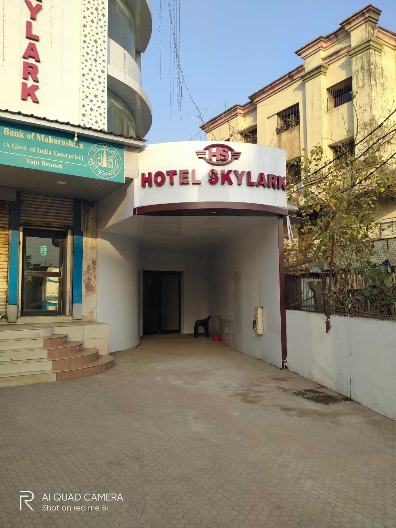 Hotel Skylark Vapi Exterior photo