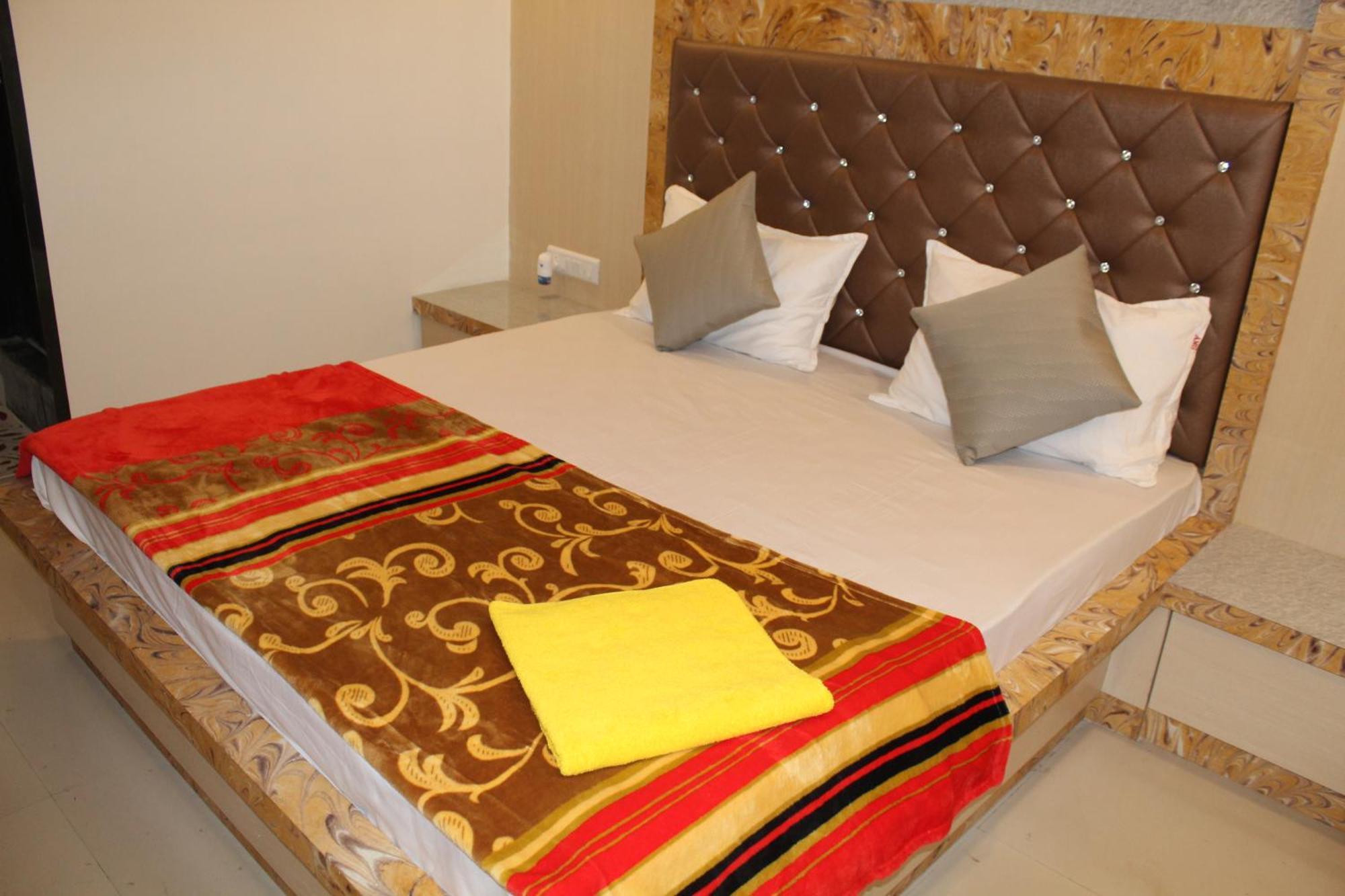 Hotel Skylark Vapi Exterior photo