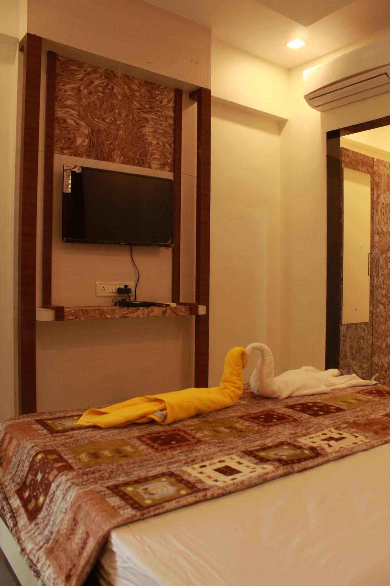 Hotel Skylark Vapi Exterior photo