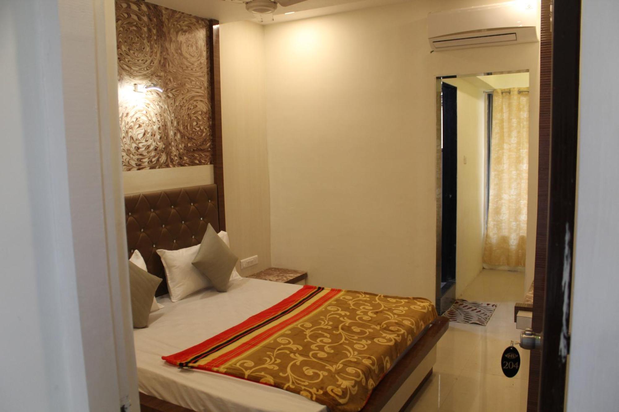 Hotel Skylark Vapi Exterior photo