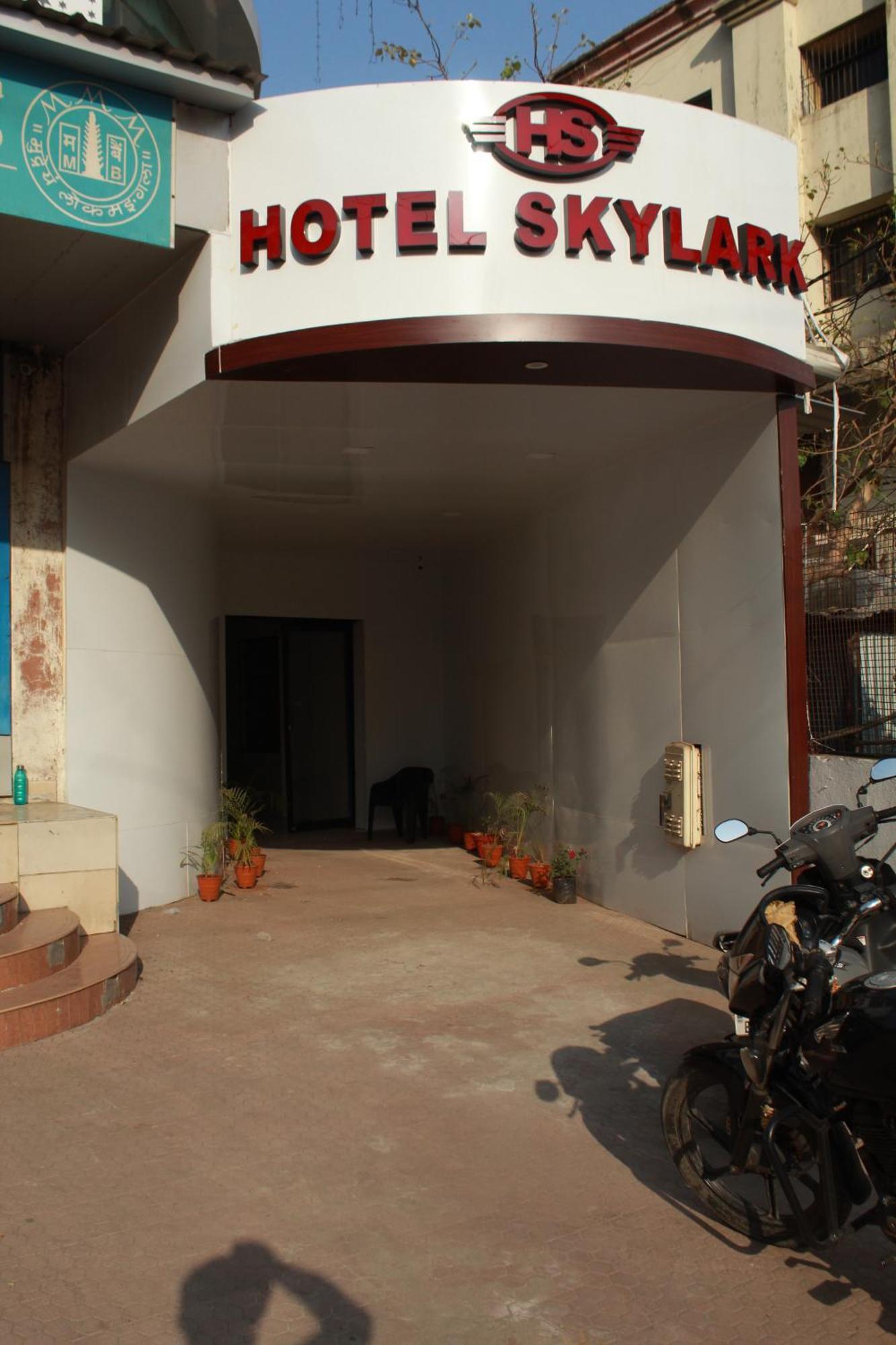 Hotel Skylark Vapi Exterior photo