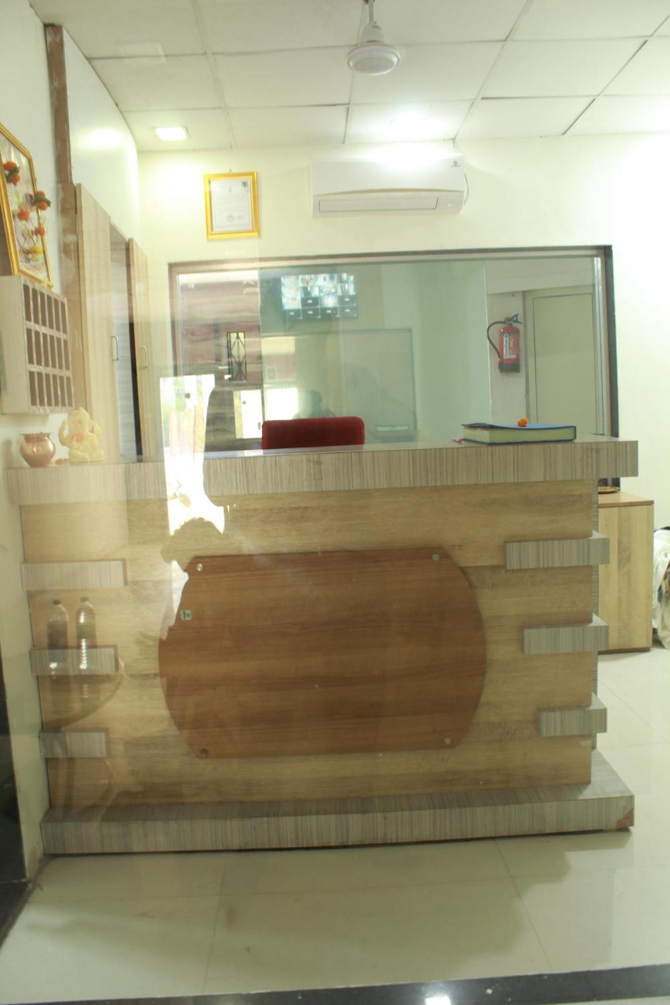 Hotel Skylark Vapi Exterior photo