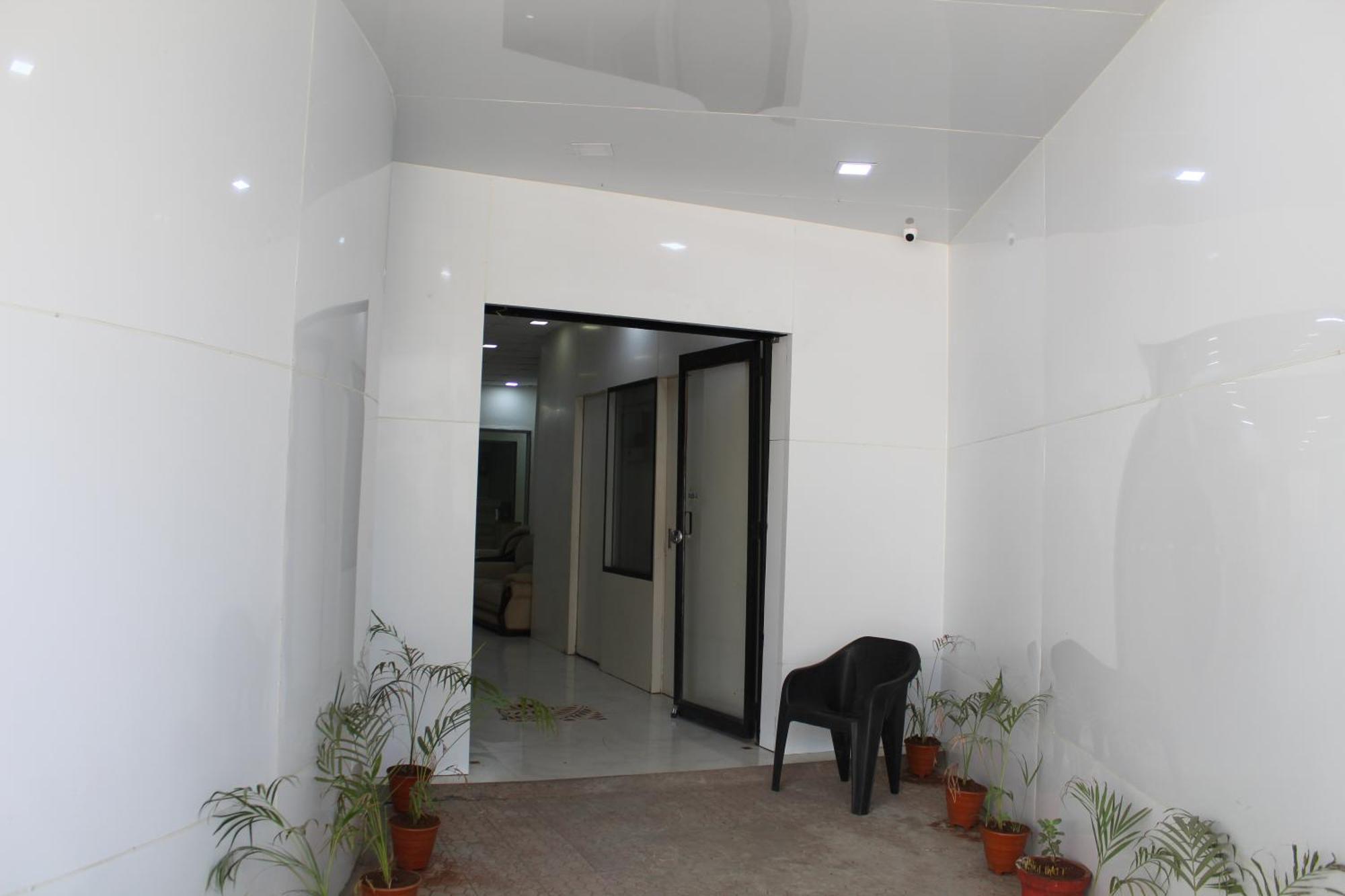 Hotel Skylark Vapi Exterior photo