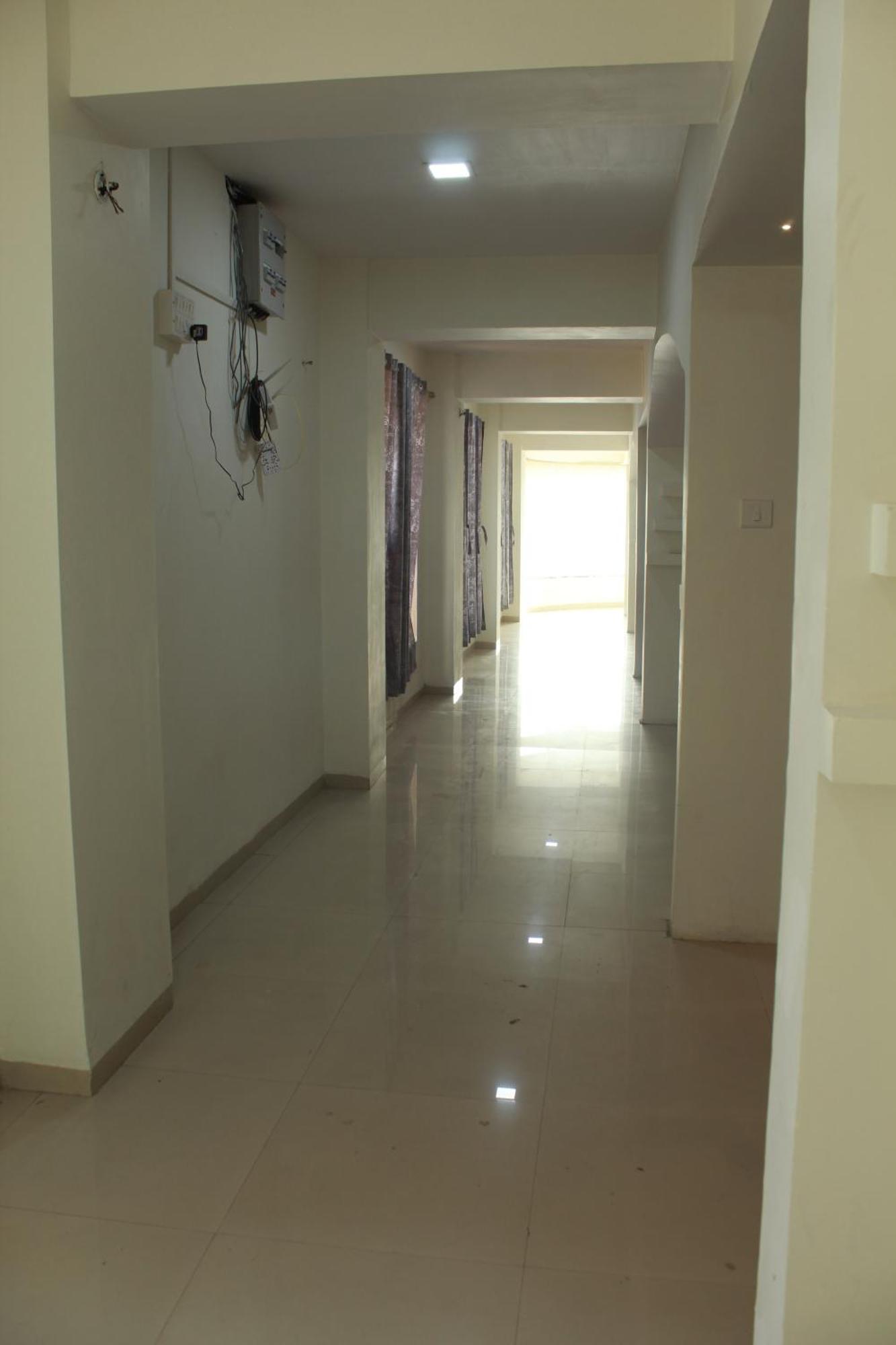 Hotel Skylark Vapi Exterior photo