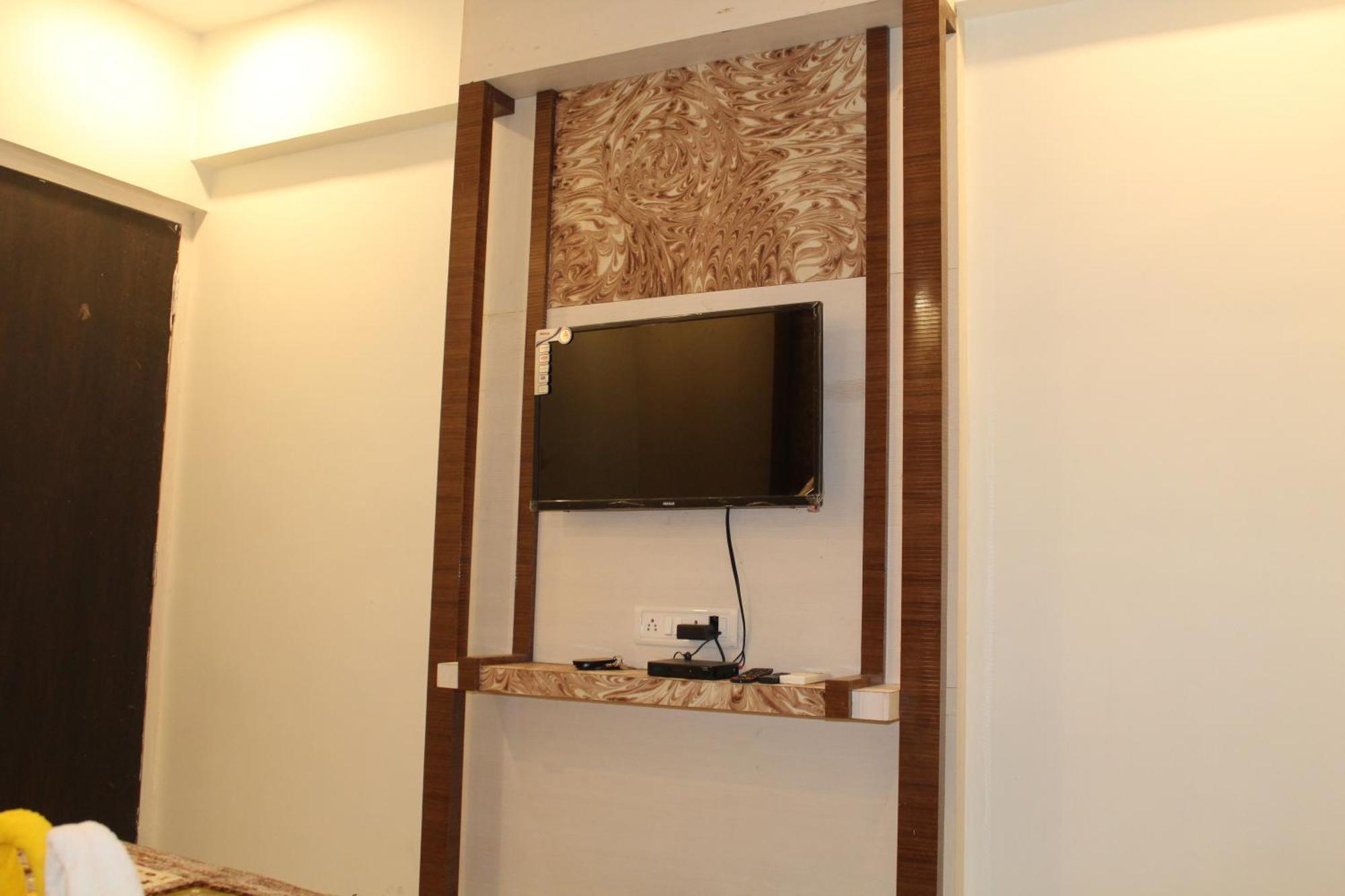 Hotel Skylark Vapi Exterior photo